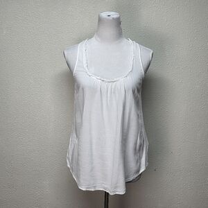 3/$15 h.i.p. happening in the present White Sleeveless Tank Top Size Med